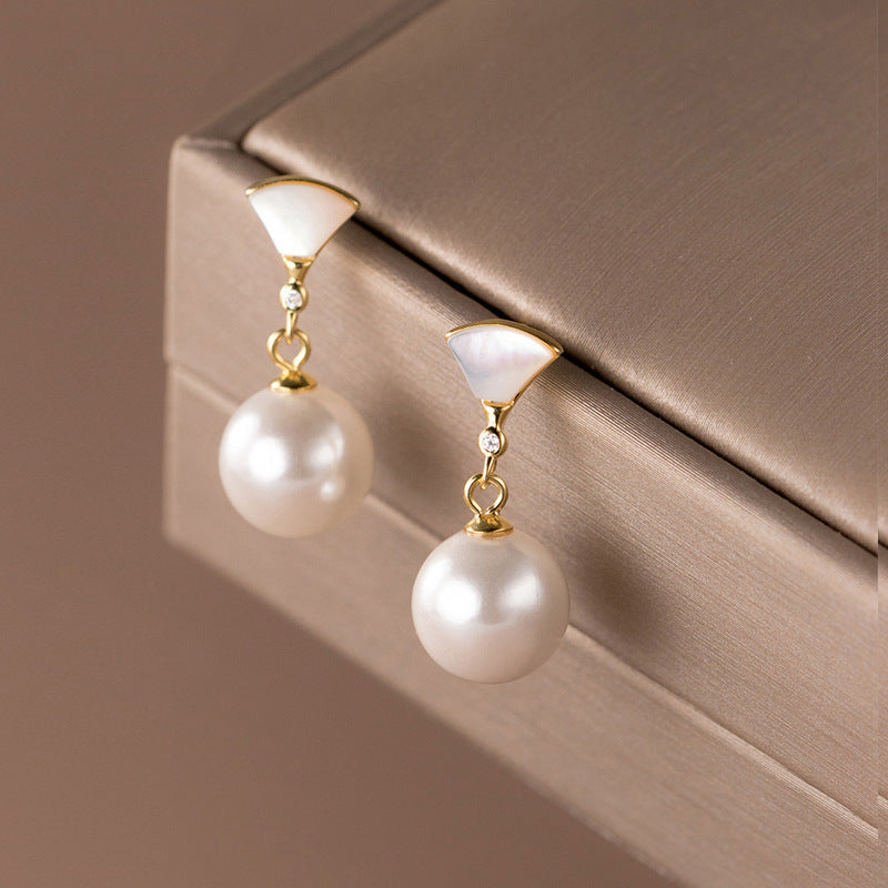 Lyca - Chic Golden Pearl Earrings