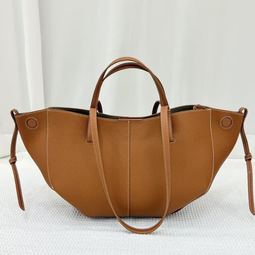 Noir Éminence Handbag