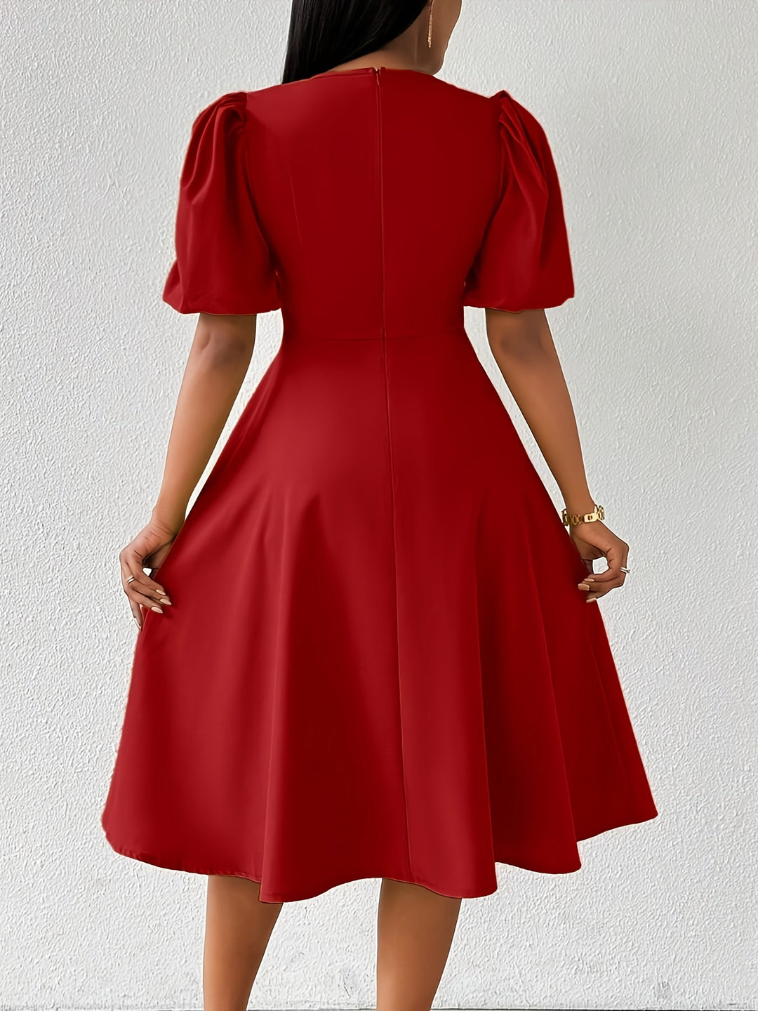 Clara Bloom | Refined black midi dress