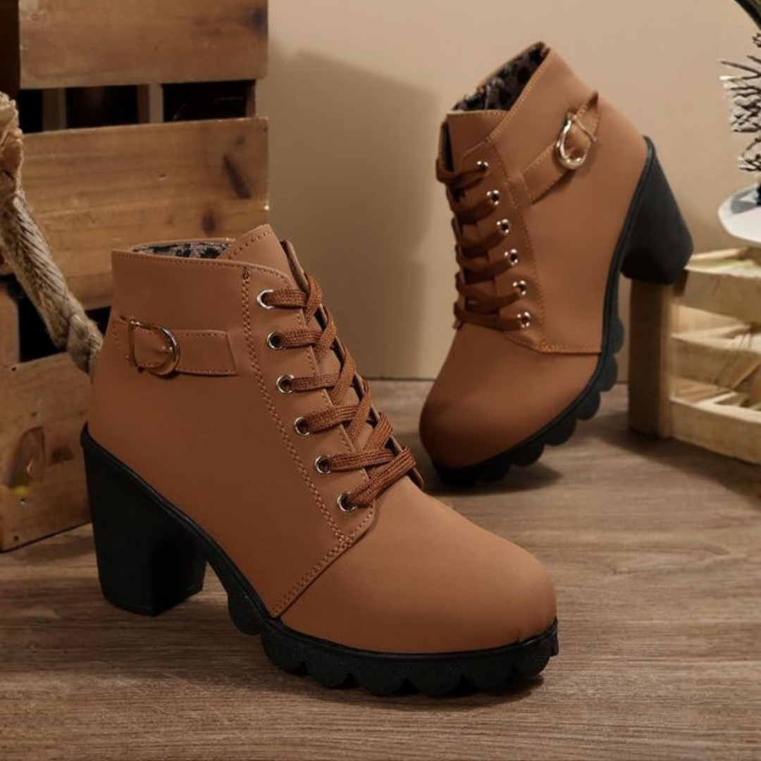 KATNI | Lace-up ankle boots with metal buckle and chunky sole, chic style