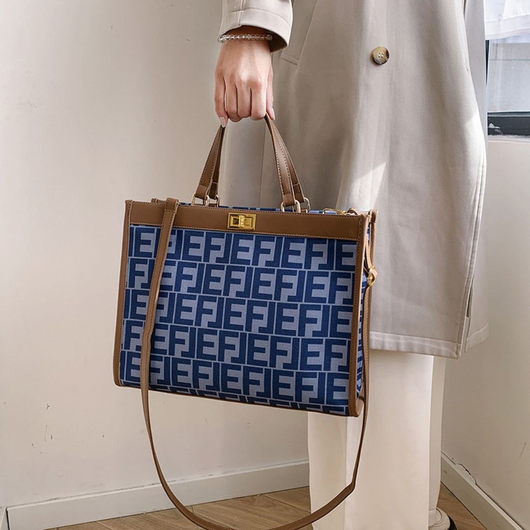 Douceur de Velours Handbag