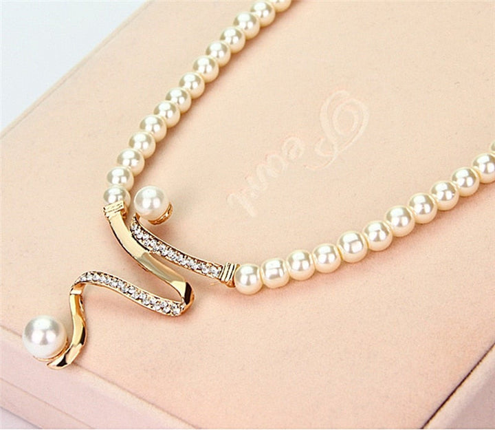 Luciya - Elegant Twist Pearl Necklace