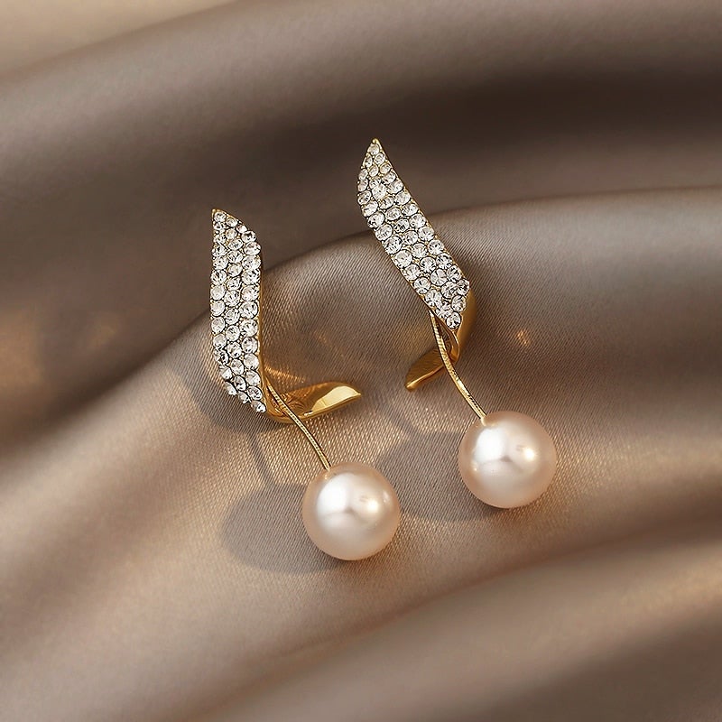 Johanna - Celestial Pearl Earrings