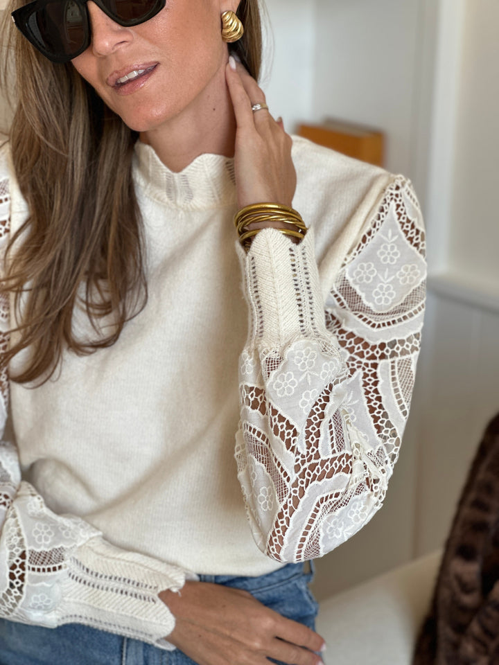 Nahée – a soft and elegant winter-inspired knit