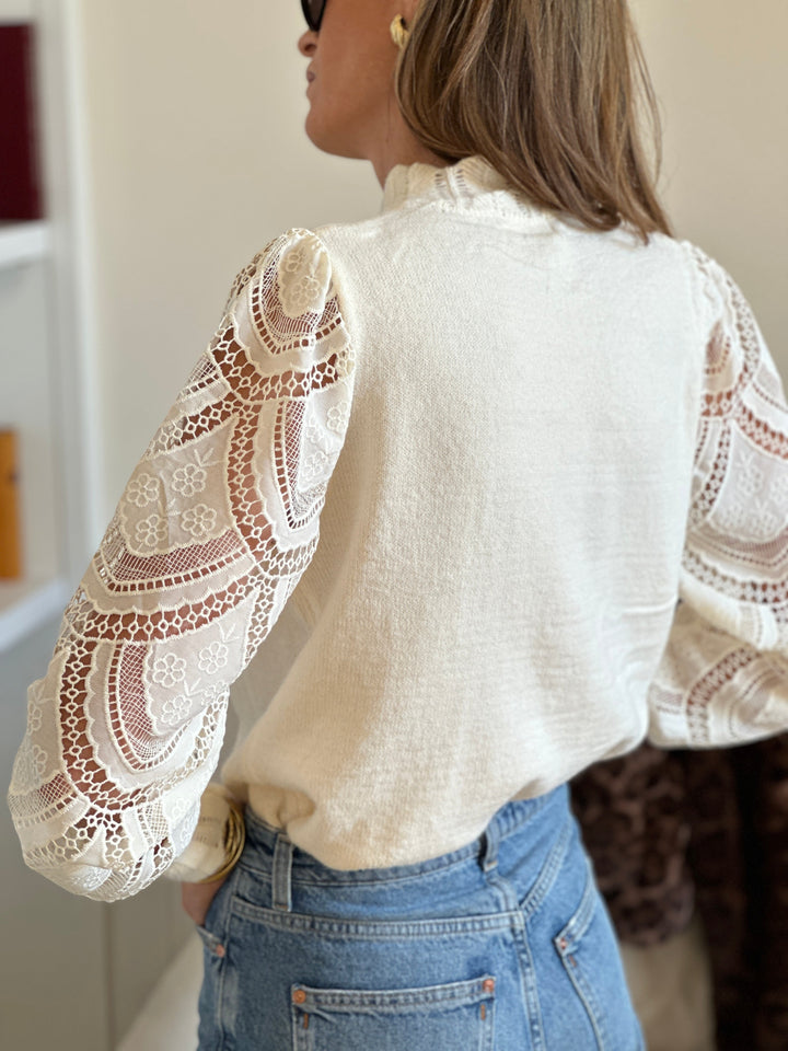 Nahée – a soft and elegant winter-inspired knit