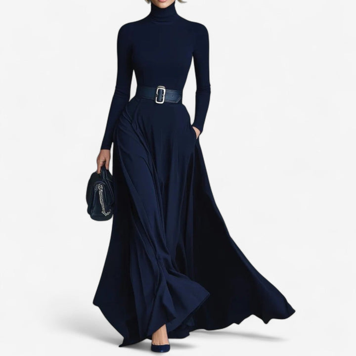 Yvelise | Long dress with a high neck
