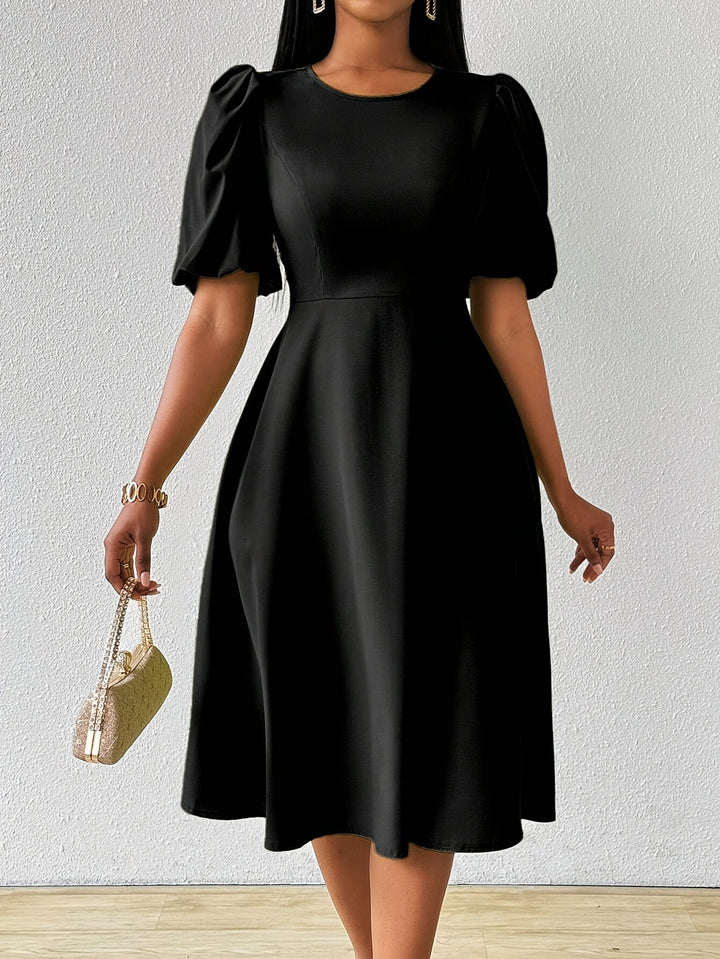 Clara Bloom | Refined black midi dress
