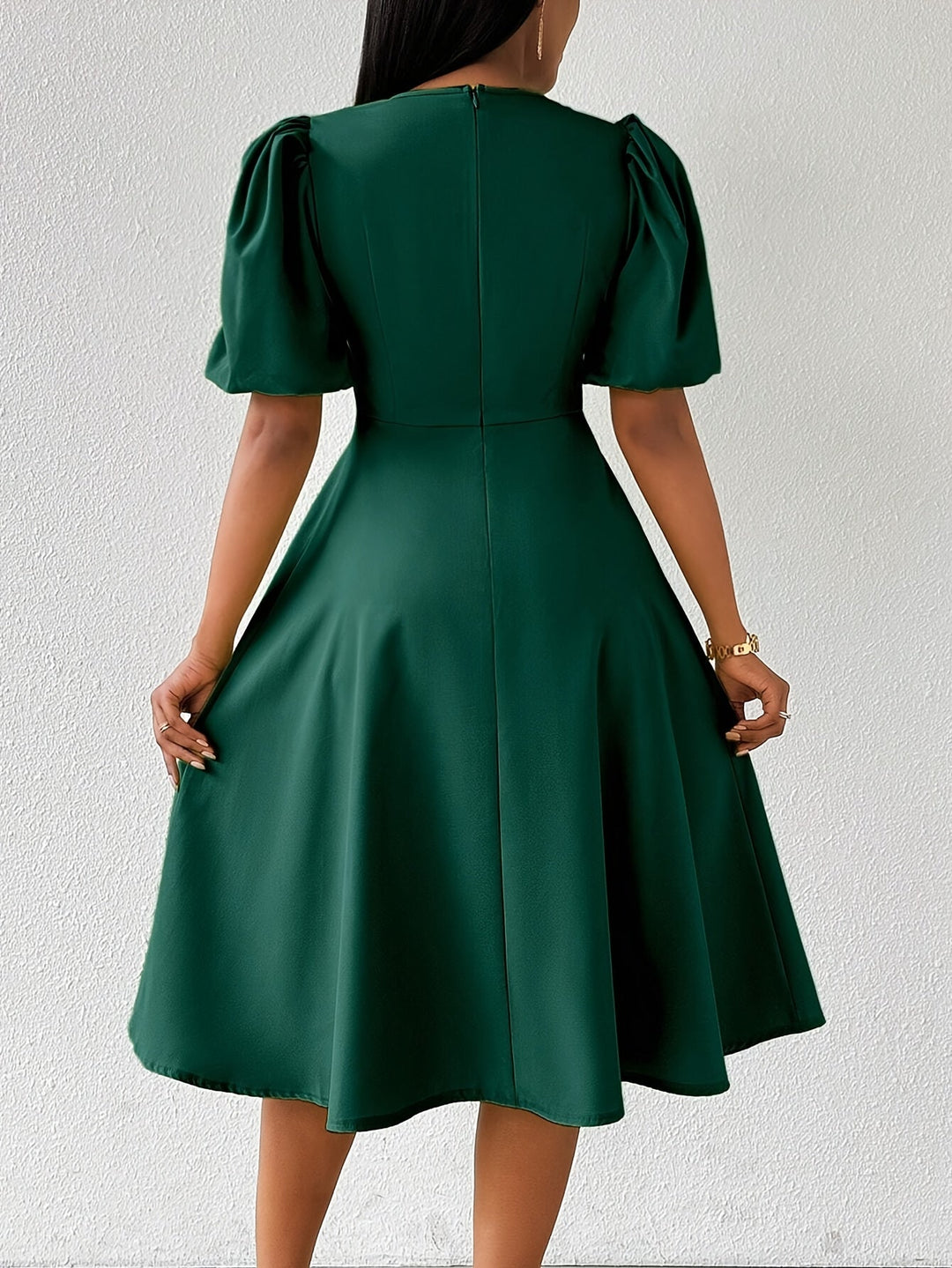 Clara Bloom | Refined black midi dress