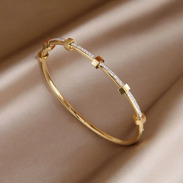 Fabia - Elegant Twist Bracelet